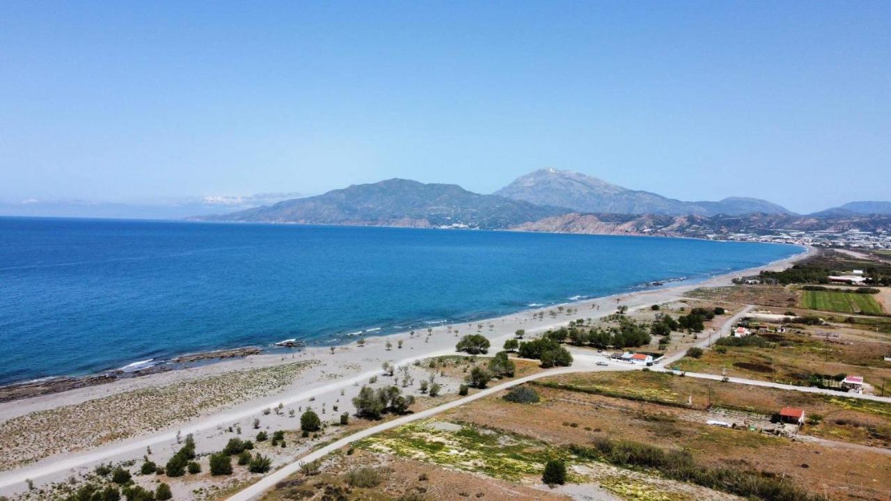 Villa Pnoe Seaside Kalamaki  Exterior foto
